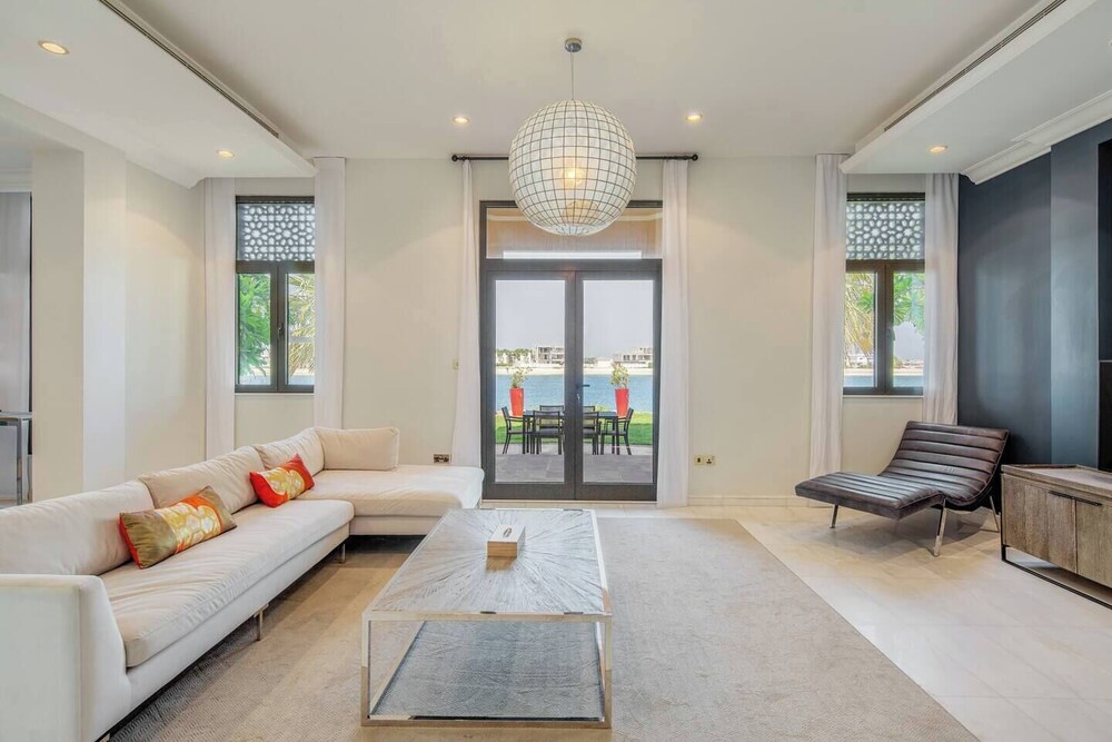 Private Palm Villa - Mint Stay
