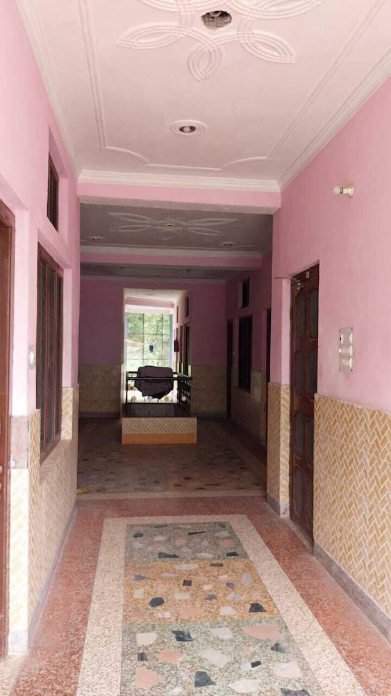 Hotel Gauri Shankar & Restaurant
