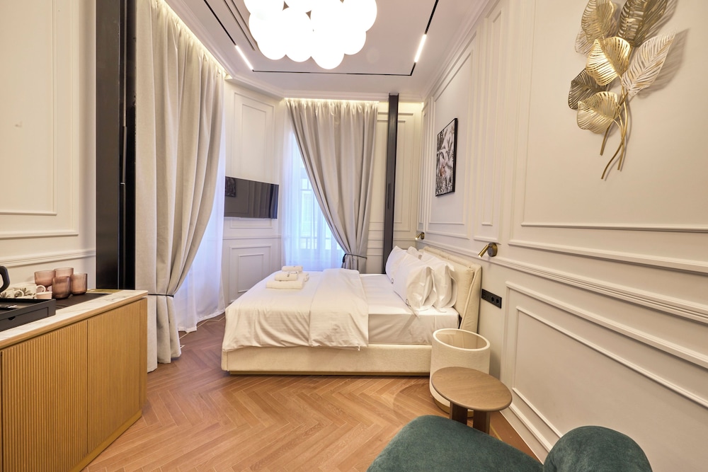 Ermou 99 Intelligent Private Suites
