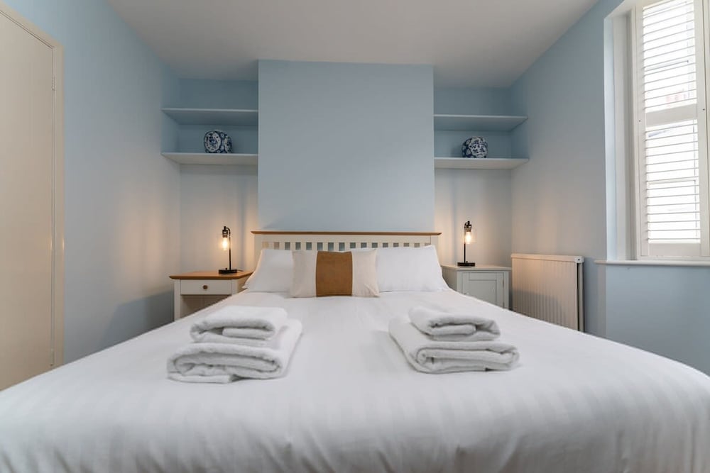 Host Stay Blue Hues on Over Street view 3