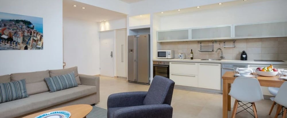 2BR Private Garden Ruppin by HolyGuest view 5