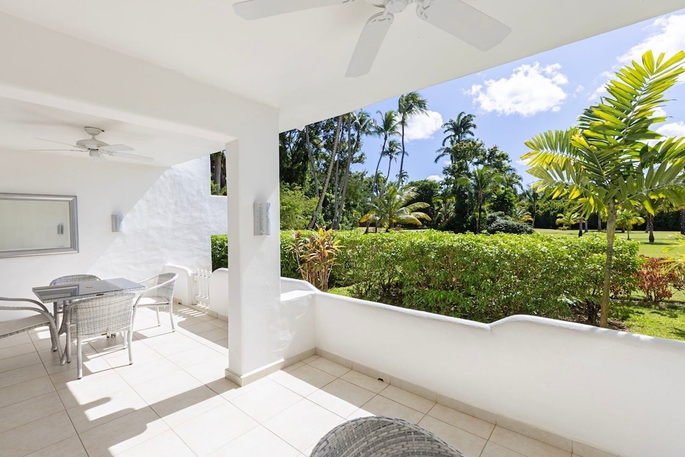 Glitter Bay Estate 112 2 Bedroom Apts