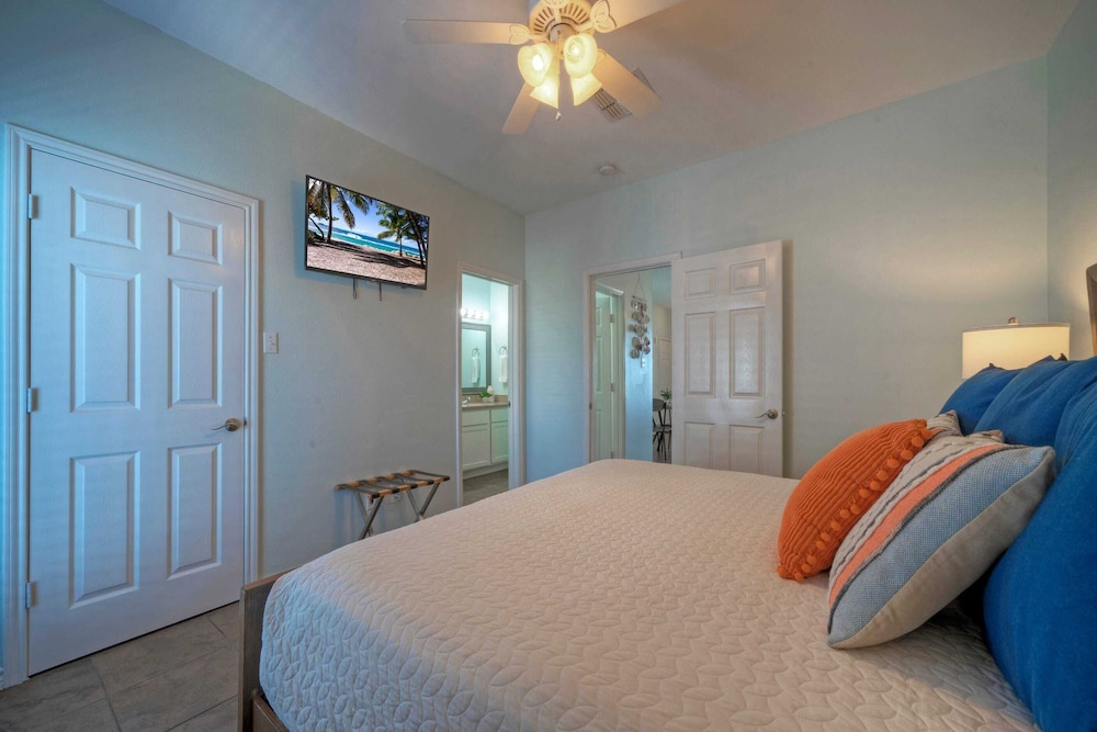 9 Costa Bahia Condos Sleeps 48 + Pool Minutes to the Beach