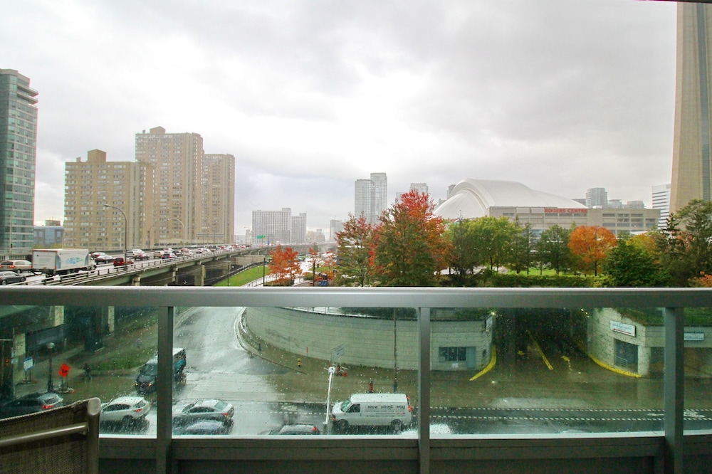 Executive 3BR next to Scotia Arena