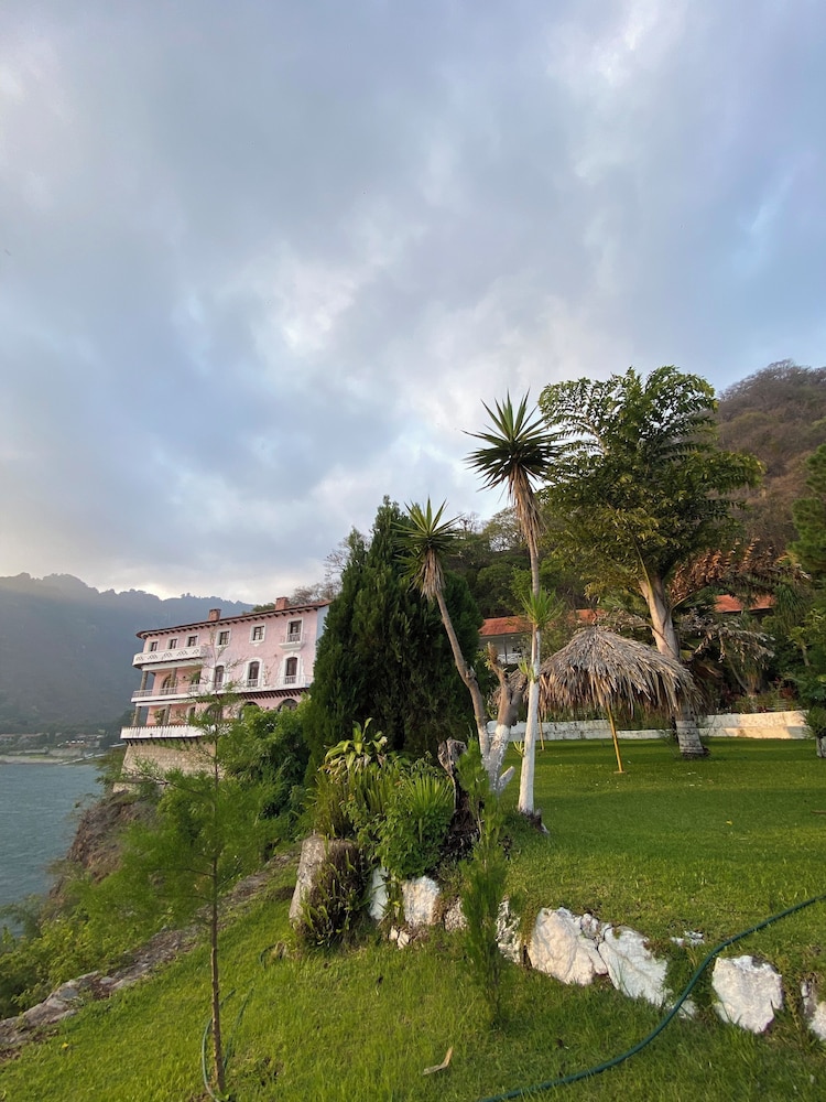 The Lakefront Panajachel by Tzanjuyu