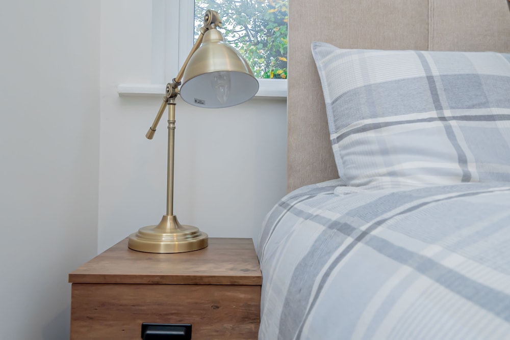 Stunning 2-bed Apartment in Purley - Croydon Gem view 5