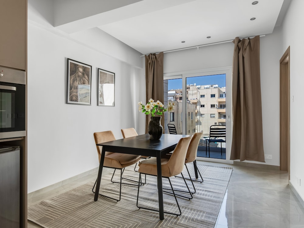 Sanders Crystal - Cute  1-bdr Apt w Balcony