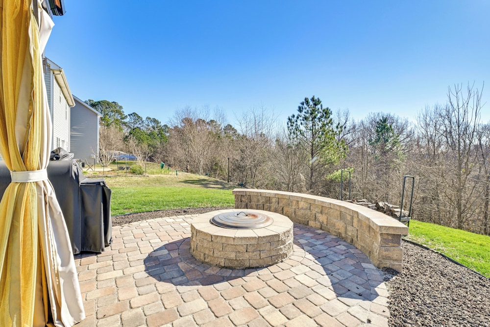 6 Mi to Charlotte Motor Speedway: Home w/ Fire Pit