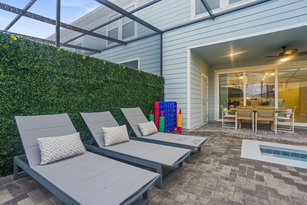 Brand New 5 bed Villa in Windsor Cay