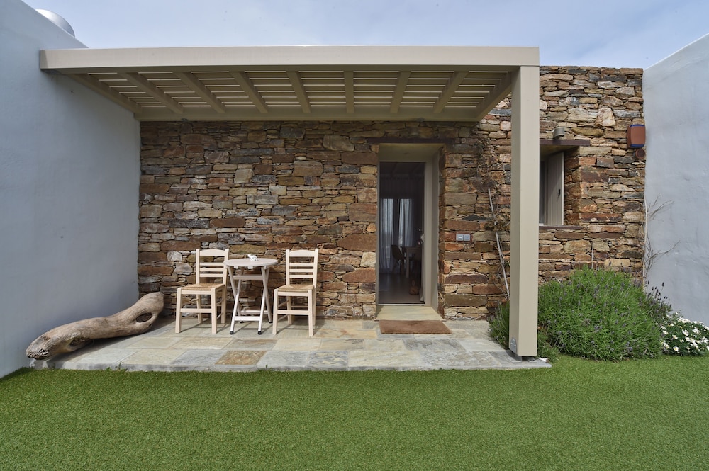 White Tinos Luxury Suites photo 5