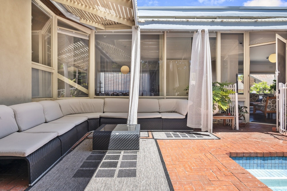 5-bed Haven With Pool Minutes From Beaches