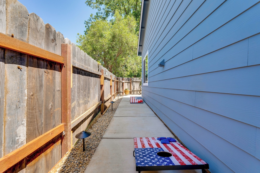 3 Mi to UC Davis: Retreat w/ Furnished Patio!