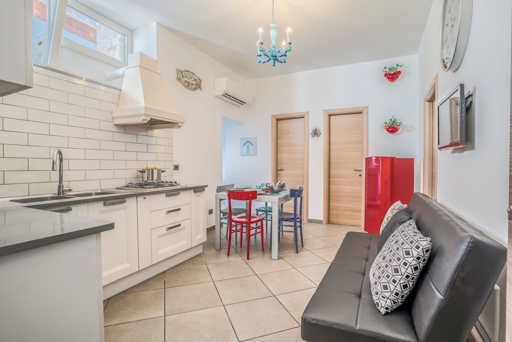 Two Bedrooms Apt In Sorrento Center With Terrace