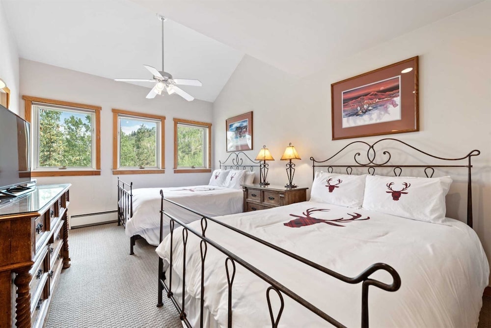 Ski-in, Ski-out 3 Bedroom Condo in the Heart of Beaver Creek Village