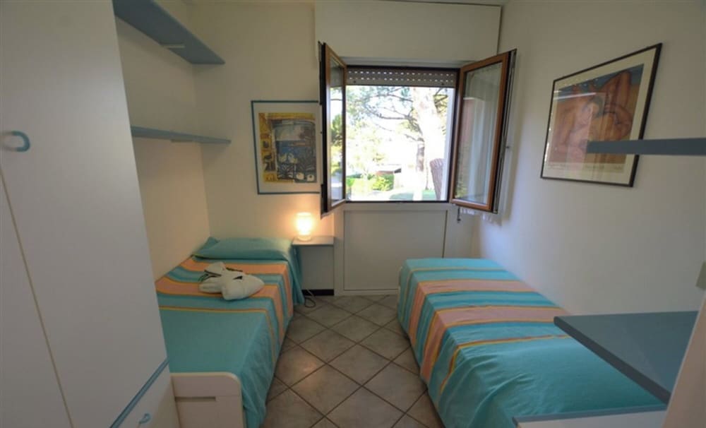 Equipped Flat for 5 Guests in Lignano Pineta With Communal Garden