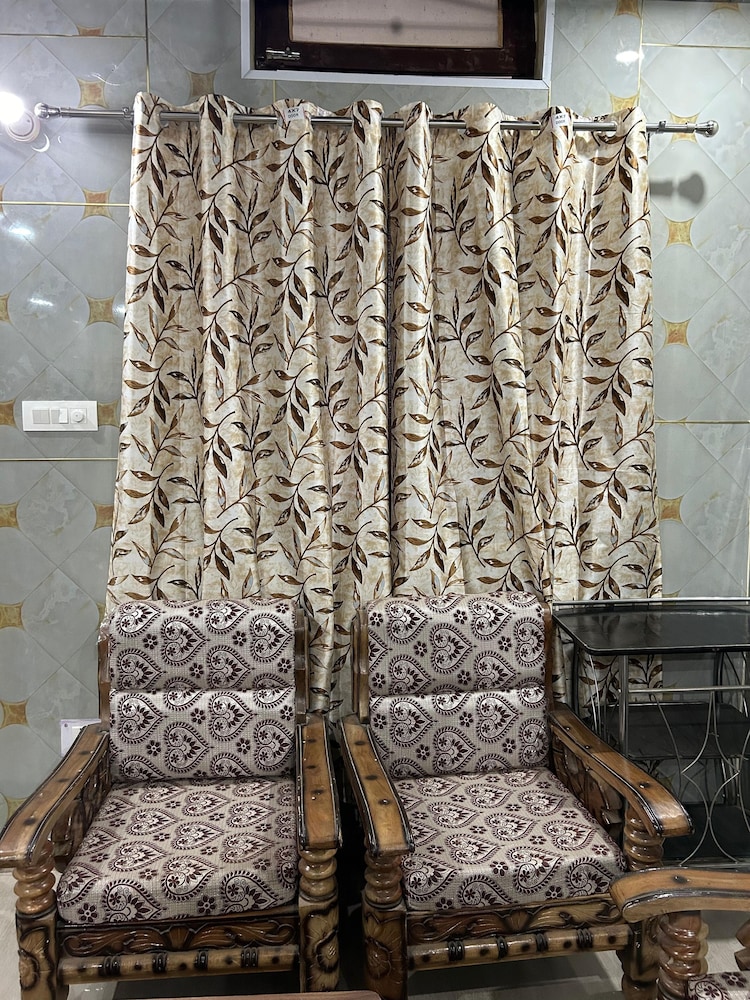 Anushri Lodge And Restaurants