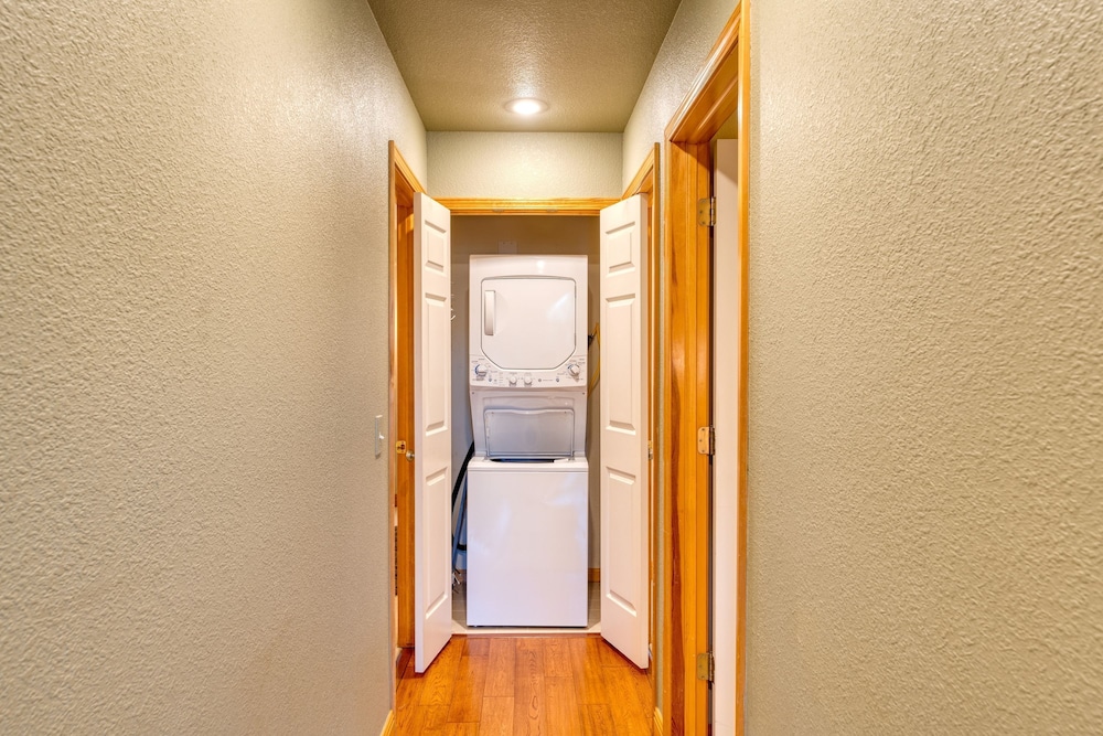 Golden Summit by Avantstay Stunning Secluded Cabin w Access to Tahoe Donner