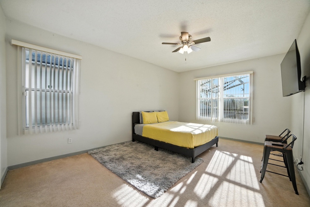 Family Retreat With Private Pool Near Disney! 3 Bedroom Residence