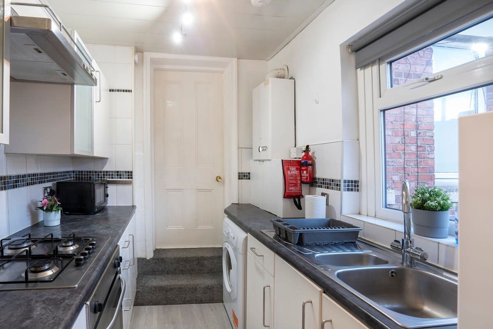 3 Bed-free Parking-close to City
