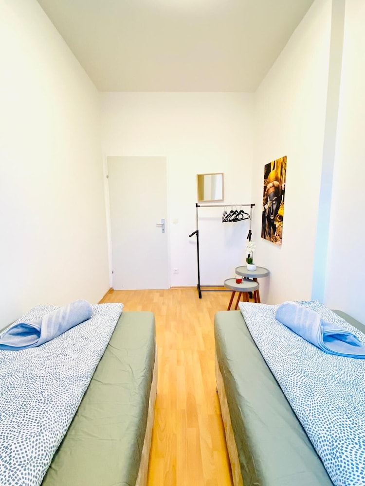5 Bedroom Apartment near Schonbrunn