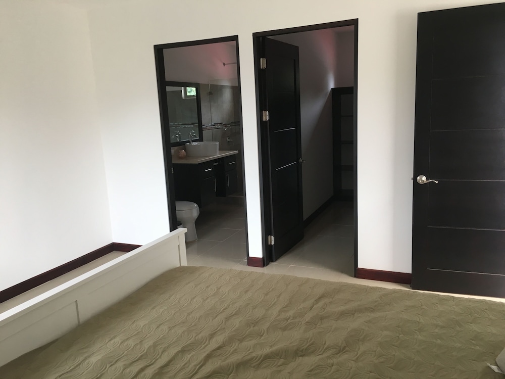 Las Yagrumas Condo Escazu