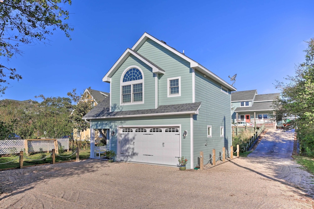 Seaside Cottage w/ Private Pier - 3 Miles to Beach in Buxton, US