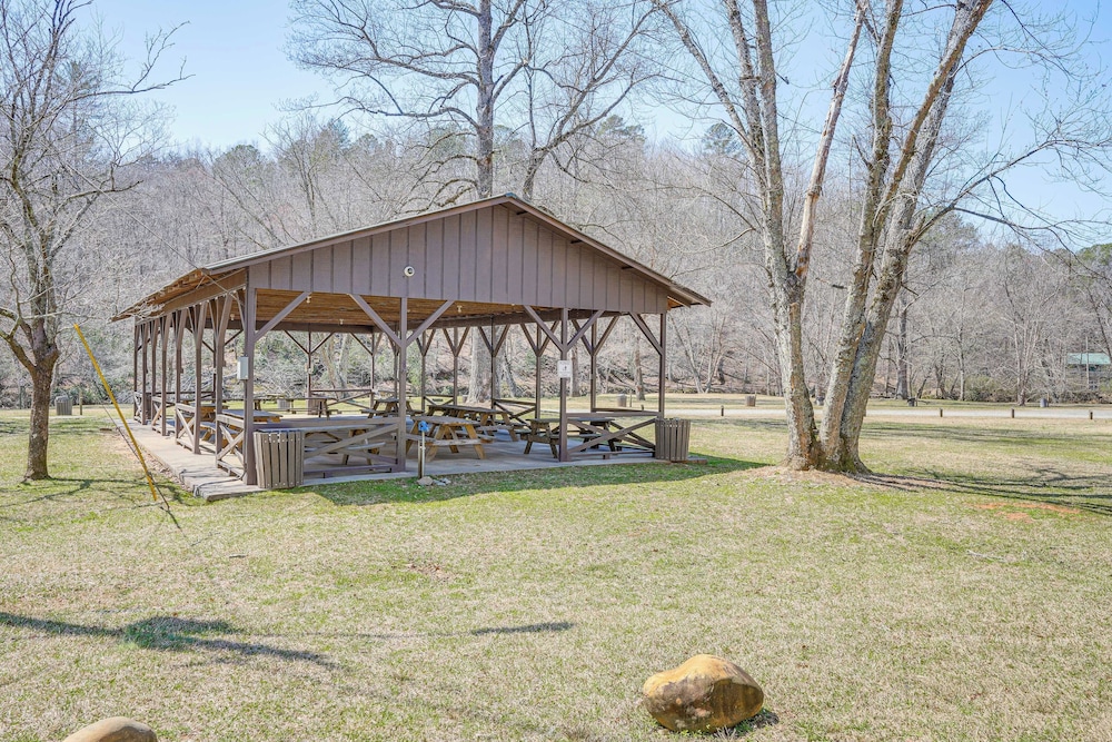 Ellijay Home 4 Mi to Dtwn: Hot Tub & Resort Perks!
