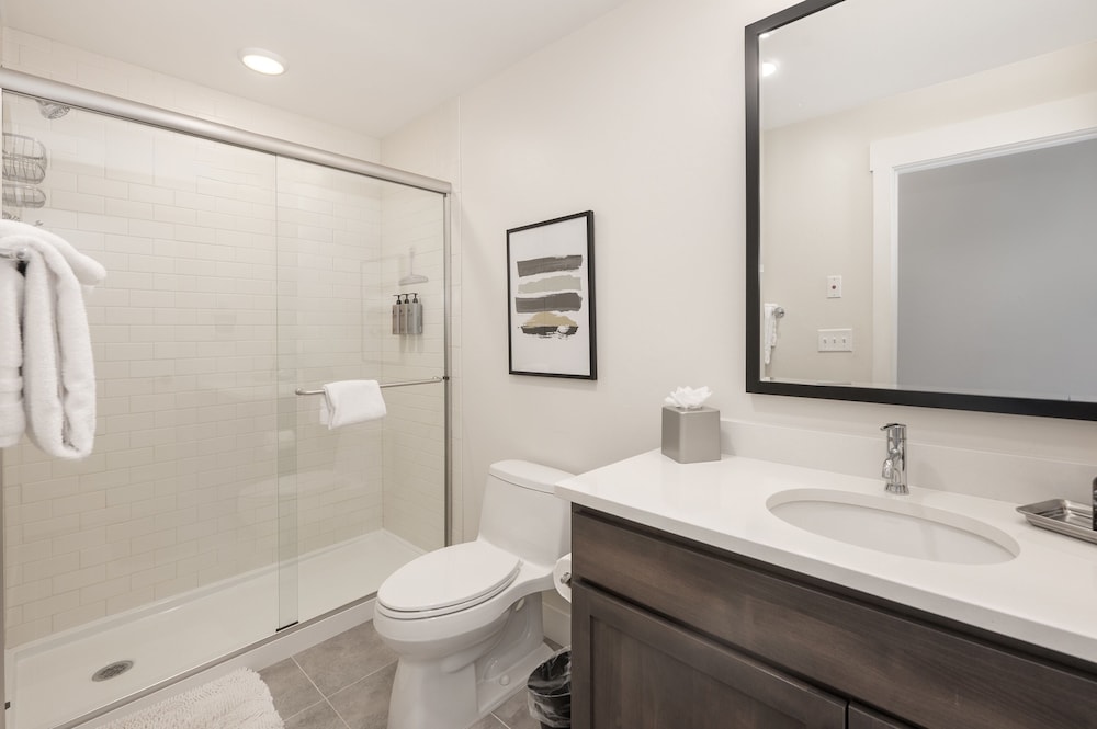Downtown Flat 2 Bedroom Condo