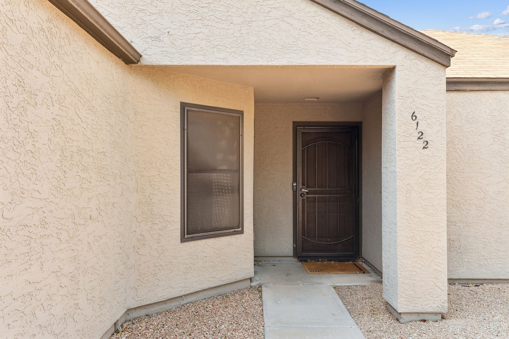 Beautifully Renovated Glendale Retreat 3 Bedroom Home by RedAwning