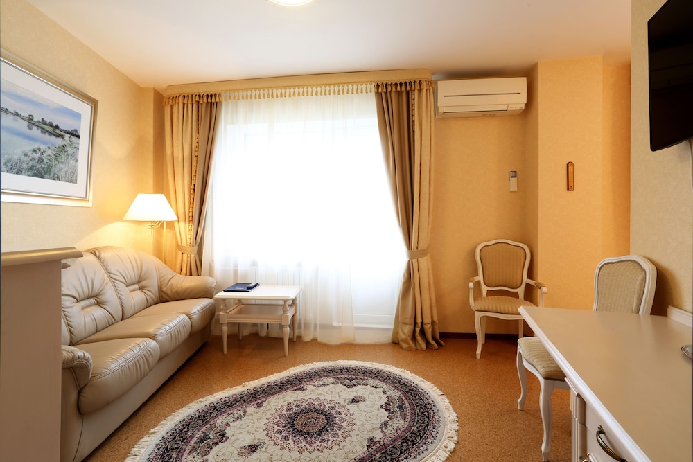Voyage Hotel