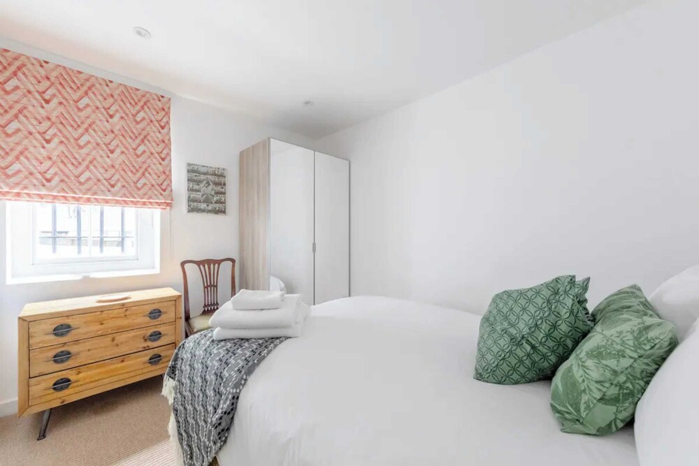 Beautifully Refurbished 2BD Flat- Clapham
