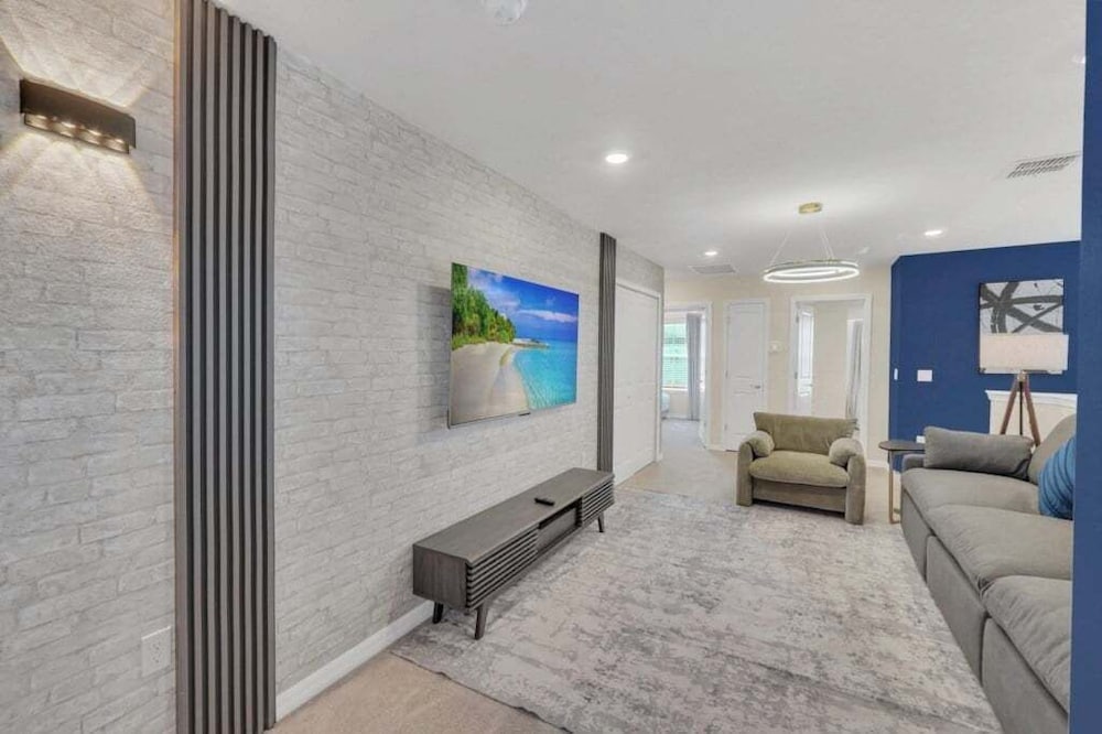 The Cutest Tonwhome & Private Splash Pool! 5 Bedroom Townhouse