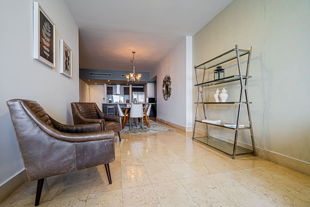 w Prestigious 1BR w Fantastic Balcony in YOO