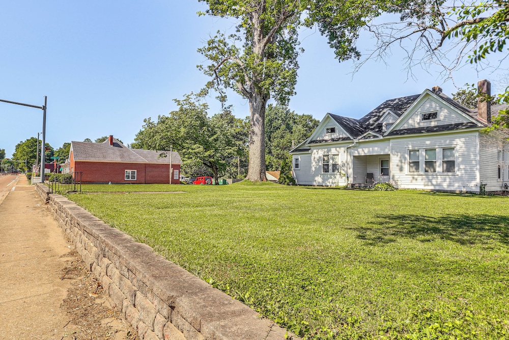 Jackson Family Home ~ 5 Mi to Downtown!
