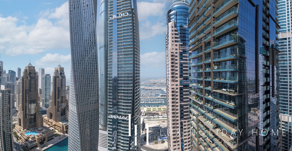 LUX The Marina Gate Sea View Suite