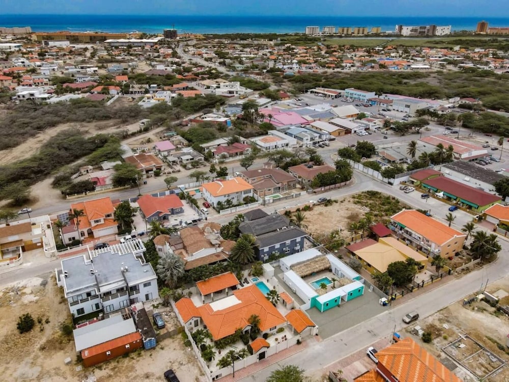Blue Makini Villa in Noord