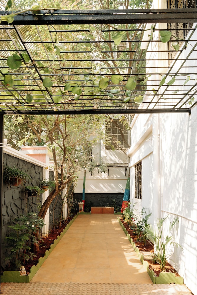 HOTEL LOTUS GUEST HOUSE