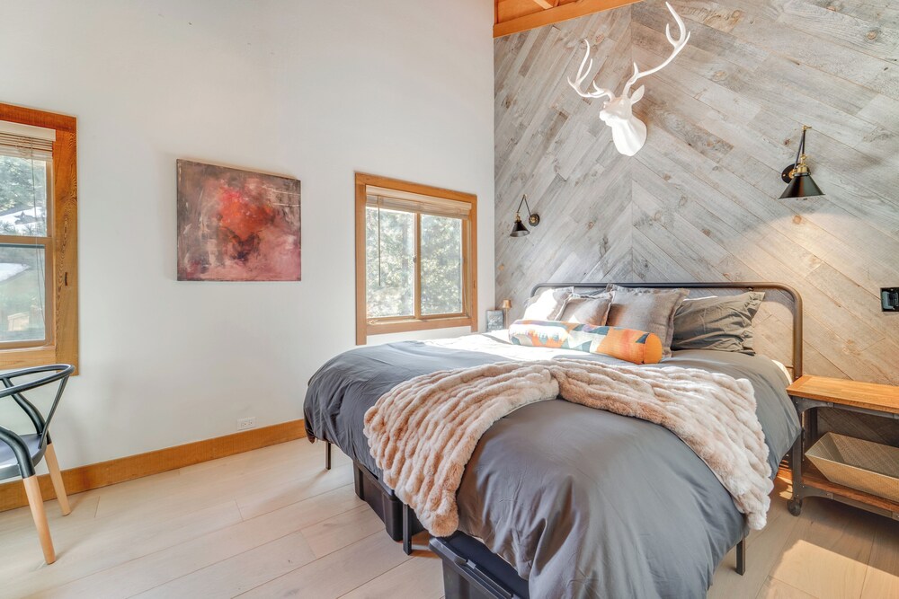 8 Mi to Lake Tahoe: Spacious Northstar Condo!