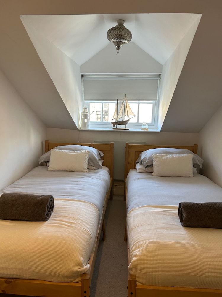 Longsands Hideaway - Sleeps 4
