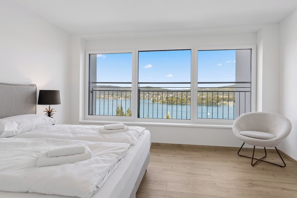Maria Blick Lake View Apartments