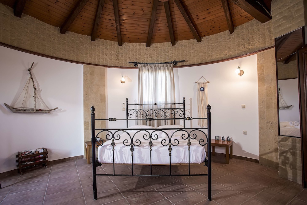 Mathraki Resort