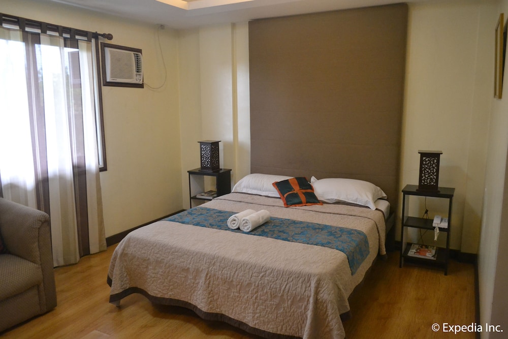Twin Pines Suites