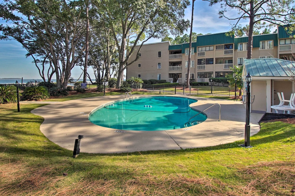 Steps to Beach & Pool Area: Hilton Head Condo