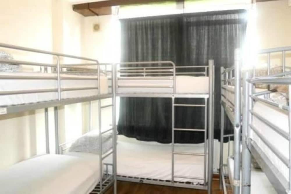 Kensal Green Backpackers 1