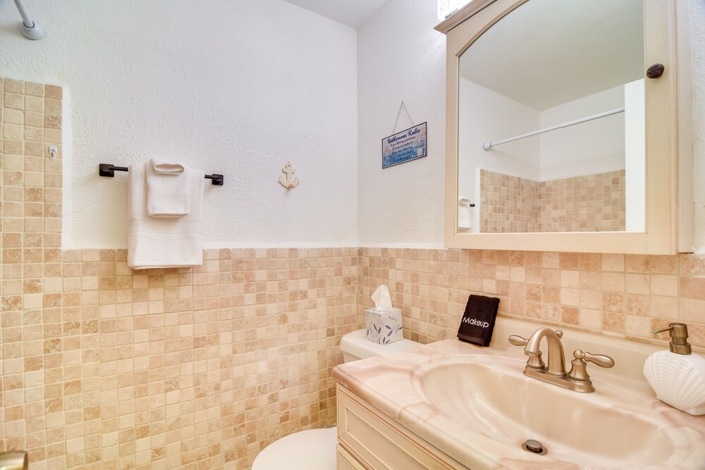 Pet-friendly Gulfport Home: Walkable Location!