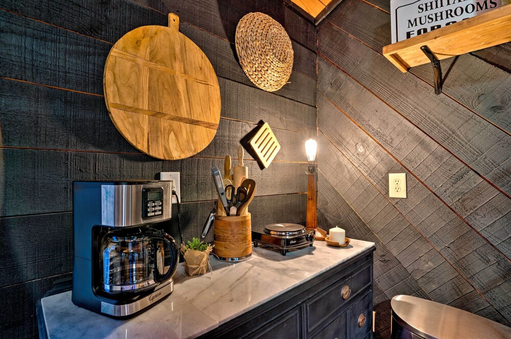 Country-chic Studio w/ Pool  Stable Access! - Property Image 12