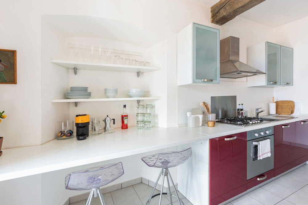 Lake View Terrace Apartment by Rent all Como