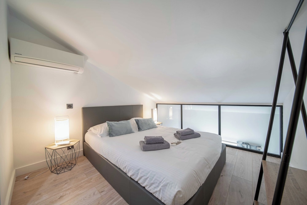 Charming Apartment 100m From the Old Port view 2