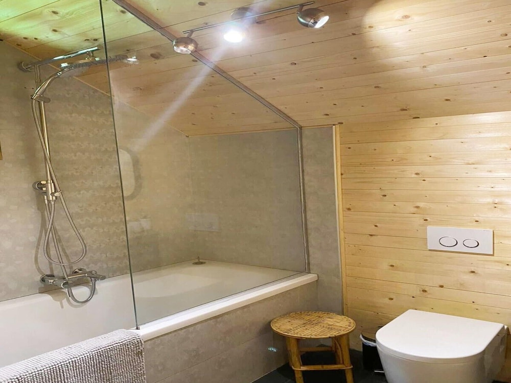 Chalet in Rossiniere Near Glacier & Lake
