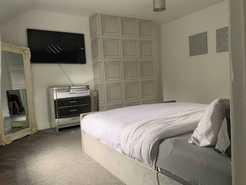 Chestnut Lodge - a Woodland Escape Near the City!